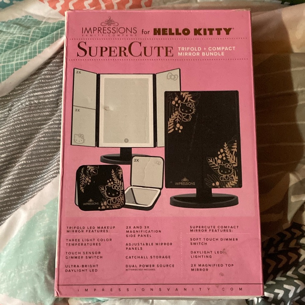 Hello Kitty Trifold Mirror